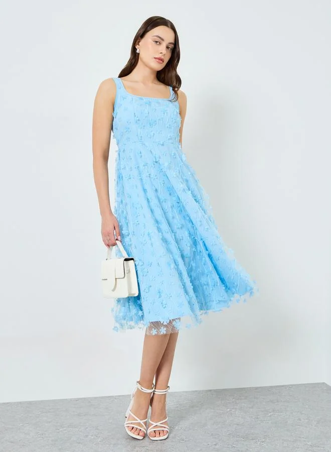 تايك تو فستان ميدي بخصر محدد ومطرز بالأزهار للنساء